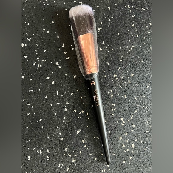 SHAINA B | BLUSH BRUSH - Picture 3 of 5